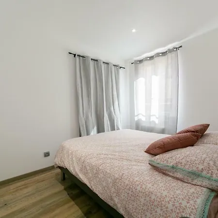 Attique Des Fontaines Apartamento